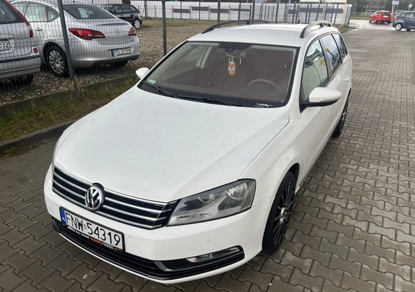 Volkswagen Passat cena 21500 przebieg: 307246, rok produkcji 2011 z Szamocin małe 529